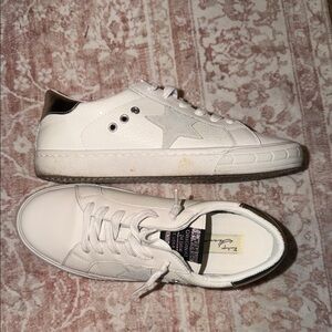 Vintage Havana White Sneakers with Black Accents